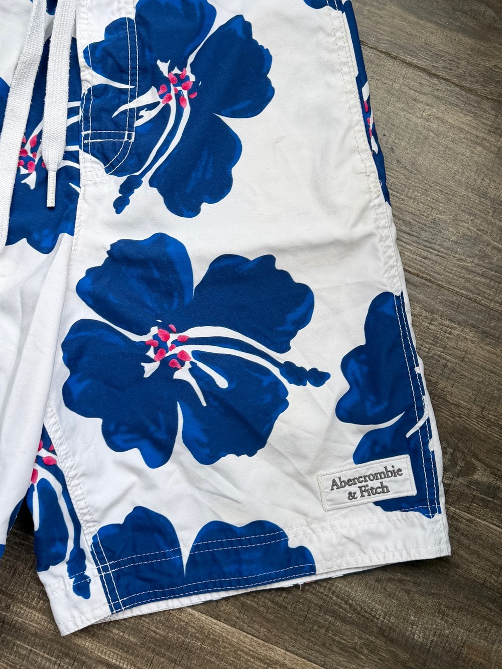 Abercrombie & Fitch blue hibiscus flower swim shorts size M #summer #beachwear - Picture 2 of 4